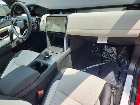 New 2024 Land Rover Discovery Sport Dynamic SE image 28
