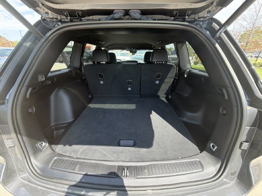 Used 2025 Jeep Grand Cherokee Limited RWD image 16