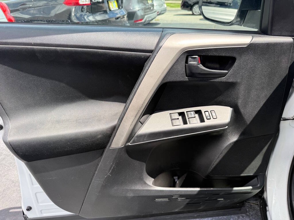 Used 2017 Toyota RAV4 LE w/ Carpet Mat Package AWD/4WD image 9