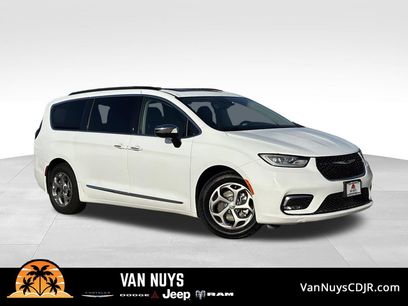 Used 2023 Chrysler Pacifica Limited