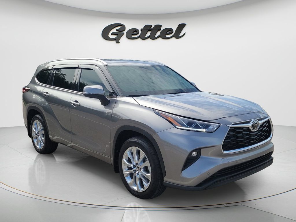 Used 2026 Toyota Highlander Limited AWD/4WD image 3