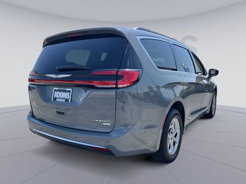 Used 2022 Chrysler Pacifica Limited AWD/4WD image 16
