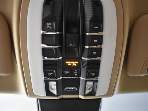 Used 2015 Porsche Panamera 4 w/ Premium Package Plus image 26