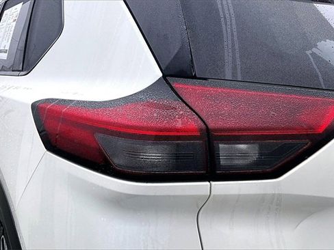 Used 2021 Nissan Rogue SV w/ Premium Package image 31