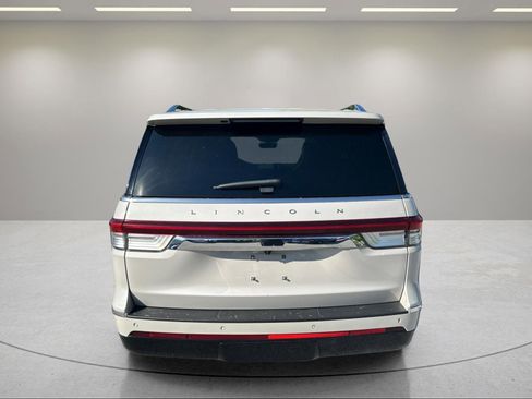 Used 2024 Lincoln Navigator Reserve AWD/4WD image 4