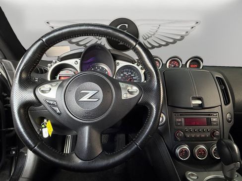 Used 2016 Nissan 370Z Coupe RWD image 11