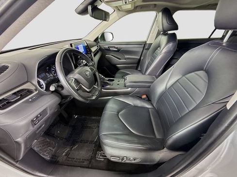 Used 2023 Toyota Highlander XLE FWD image 20