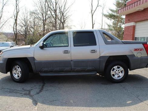 Used 2002 Chevrolet Avalanche 4x4 w/ Off-Road Suspension Pkg image 2