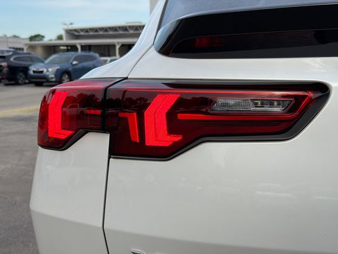 Used 2025 BMW X2 xDrive28i AWD/4WD image 10