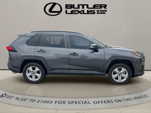 Used 2020 Toyota RAV4 XLE w/ Convenience Package FWD image 3