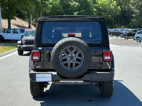 Used 2024 Jeep Wrangler Unlimited Sport AWD/4WD image 4