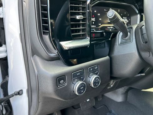 Used 2025 GMC Sierra 1500 SLT image 16