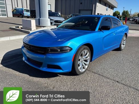 Used 2023 Dodge Charger SXT RWD image 4