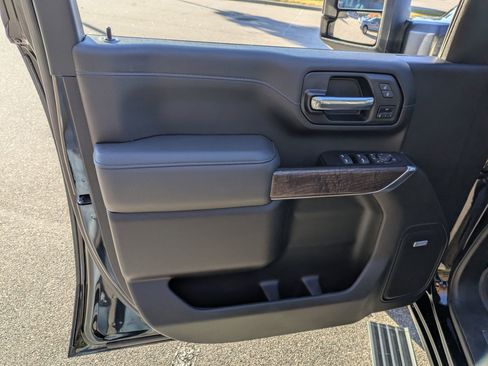 Used 2022 GMC Sierra 3500 Denali w/ Denali Ultimate Package image 15