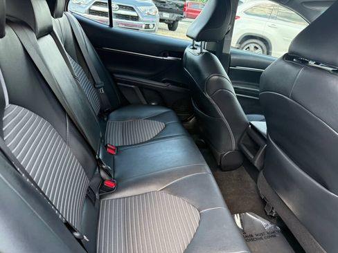 Used 2018 Toyota Camry SE w/ Moonroof Package FWD image 26