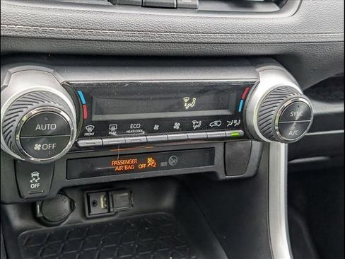 Used 2019 Toyota RAV4 XLE Premium image 17