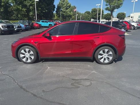 Used 2024 Tesla Model Y Long Range AWD/4WD image 2