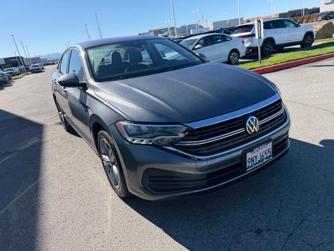 Used 2024 Volkswagen Jetta SE image 8