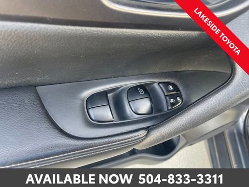 Used 2016 Nissan Rogue SV image 24
