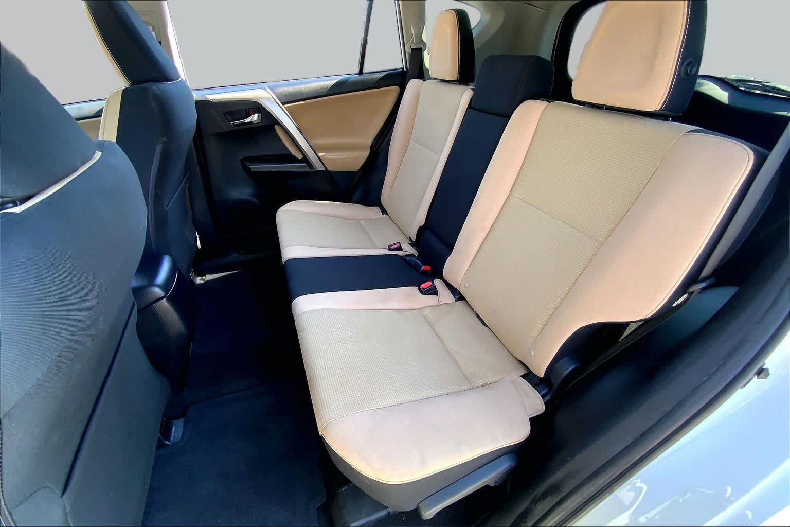 Used 2018 Toyota RAV4 XLE FWD image 20