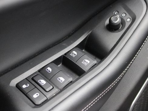 Used 2022 Jeep Grand Cherokee Limited image 20