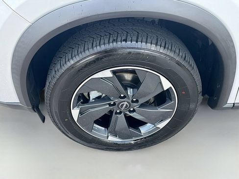 Certified 2024 Nissan Rogue SV AWD/4WD image 29