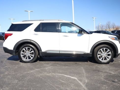 Used 2023 Ford Explorer Limited AWD/4WD image 3
