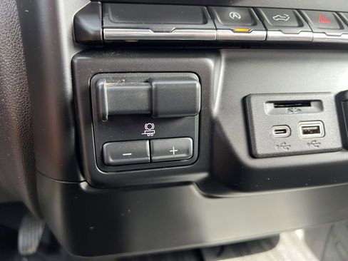 Used 2021 GMC Sierra 1500 SLT image 4