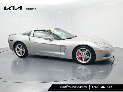 Used 2005 Chevrolet Corvette Coupe w/ Preferred Equipment Group RWD image 1