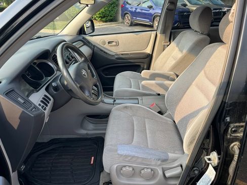 Used 2003 Toyota Highlander 2WD w/ Quick-Order Pkg image 13