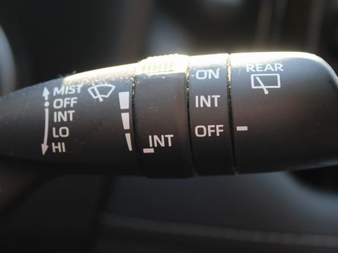 Used 2022 Toyota RAV4 XLE image 32