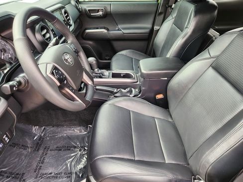 Used 2023 Toyota Tacoma TRD Off-Road w/ TRD Premium Off Road Package image 10