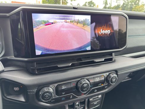 Used 2024 Jeep Wrangler Rubicon image 31