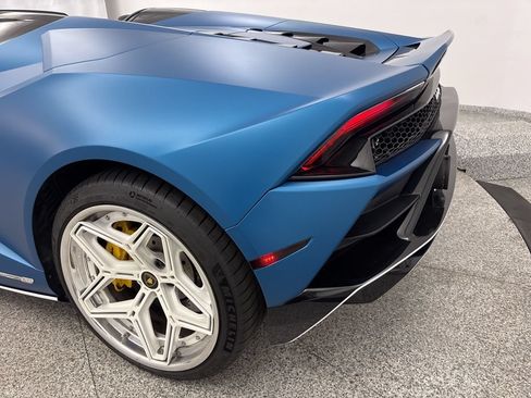 Used 2020 Lamborghini Huracan EVO RWD image 46