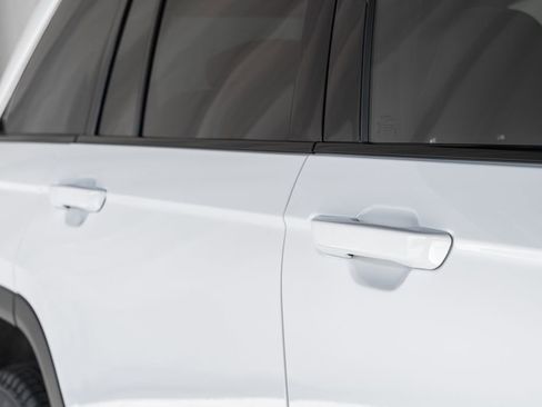 New 2025 Jeep Grand Cherokee Limited w/ MOPAR Finishing Package image 16