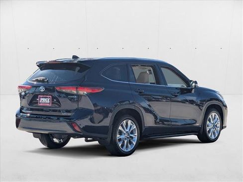 Used 2023 Toyota Highlander Limited image 5