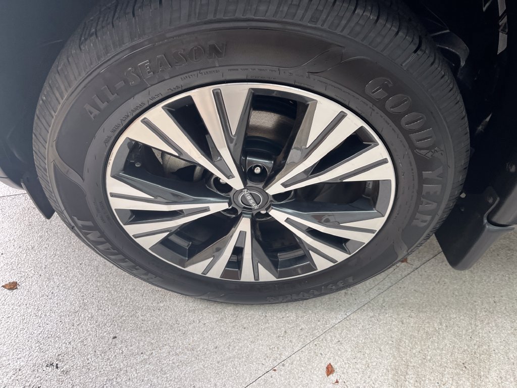 Used 2023 Nissan Rogue SV AWD/4WD image 9