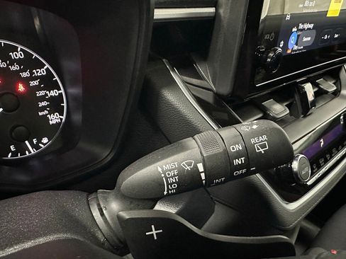 Used 2025 Toyota Corolla Cross AWD Hybrid image 22