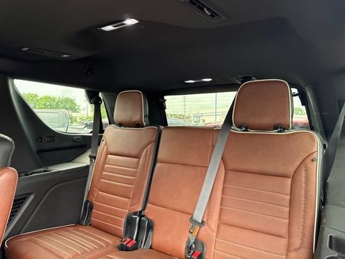 Used 2023 GMC Yukon Denali Ultimate AWD/4WD image 6