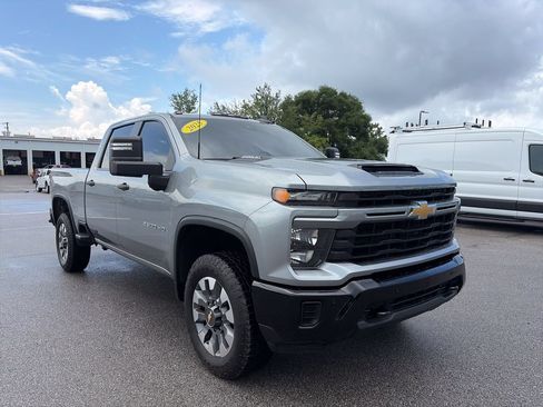 Used 2025 Chevrolet Silverado 2500 Custom w/ Custom Value Package AWD/4WD image 9
