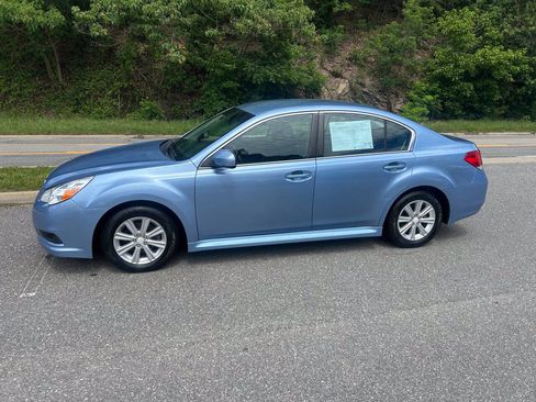 Used 2011 Subaru Legacy 2.5i Premium w/ All-Weather Pkg AWD/4WD image 3