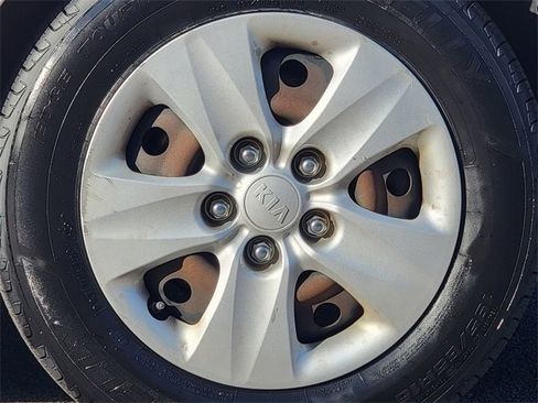 Used 2017 Kia Forte LX image 16