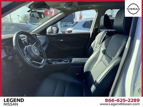 Used 2023 Nissan Rogue SV w/ SV Premium B Package image 13