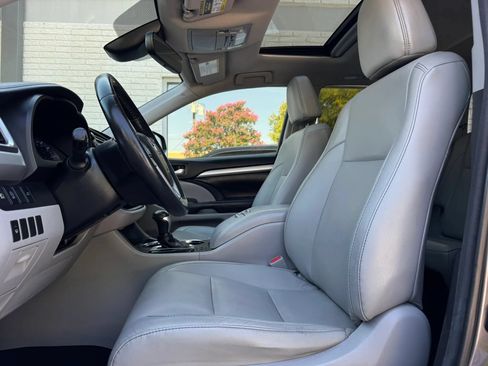 Used 2017 Toyota Highlander XLE FWD image 15