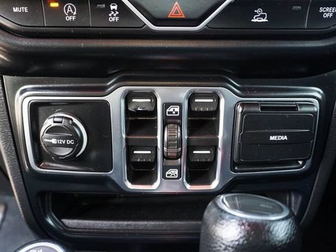 Used 2023 Jeep Gladiator Sport AWD/4WD image 18