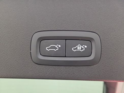 Certified 2023 Volvo C40 P8 Recharge Ultimate image 11