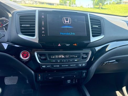Used 2018 Honda Pilot Touring image 11
