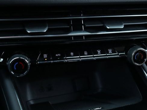 Used 2024 Chevrolet Traverse Z71 image 18