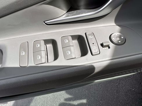 Used 2023 Hyundai Elantra SEL w/ Convenience Package FWD image 9