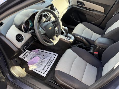 Used 2014 Chevrolet Cruze LS image 10